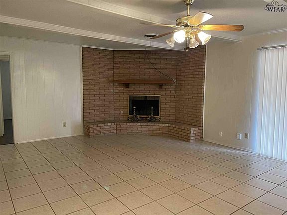 5th image of 1533 Sweetbriar Dr