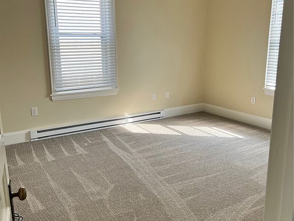 5th image of 660 E Maiden St