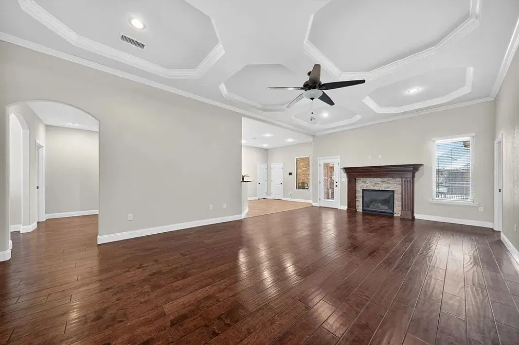 4 bed, 2564 sqft, $4,300 — Photo 4