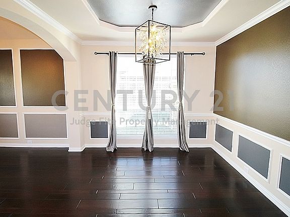 3rd image of 110 White Oak Ln