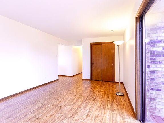 3rd image of 5766 W Higgins Ave #3C