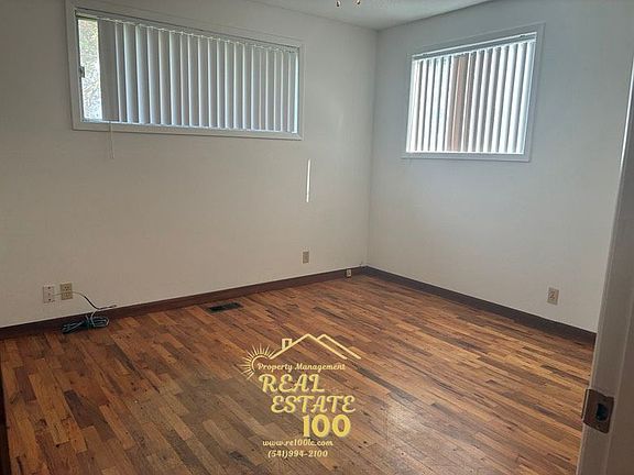 4th image of 928 SW Bay View Ln