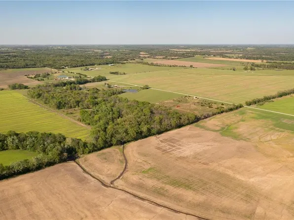 1 Stanton Rd, Osawatomie, KS 66064