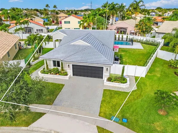 370 SW 164th Ave, Pembroke Pines, FL 33027