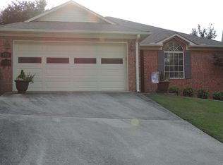 105 Twin Oaks Ct, Florence, AL 35630