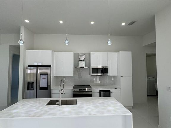 5th image of 1025 Chiquita BLVD N