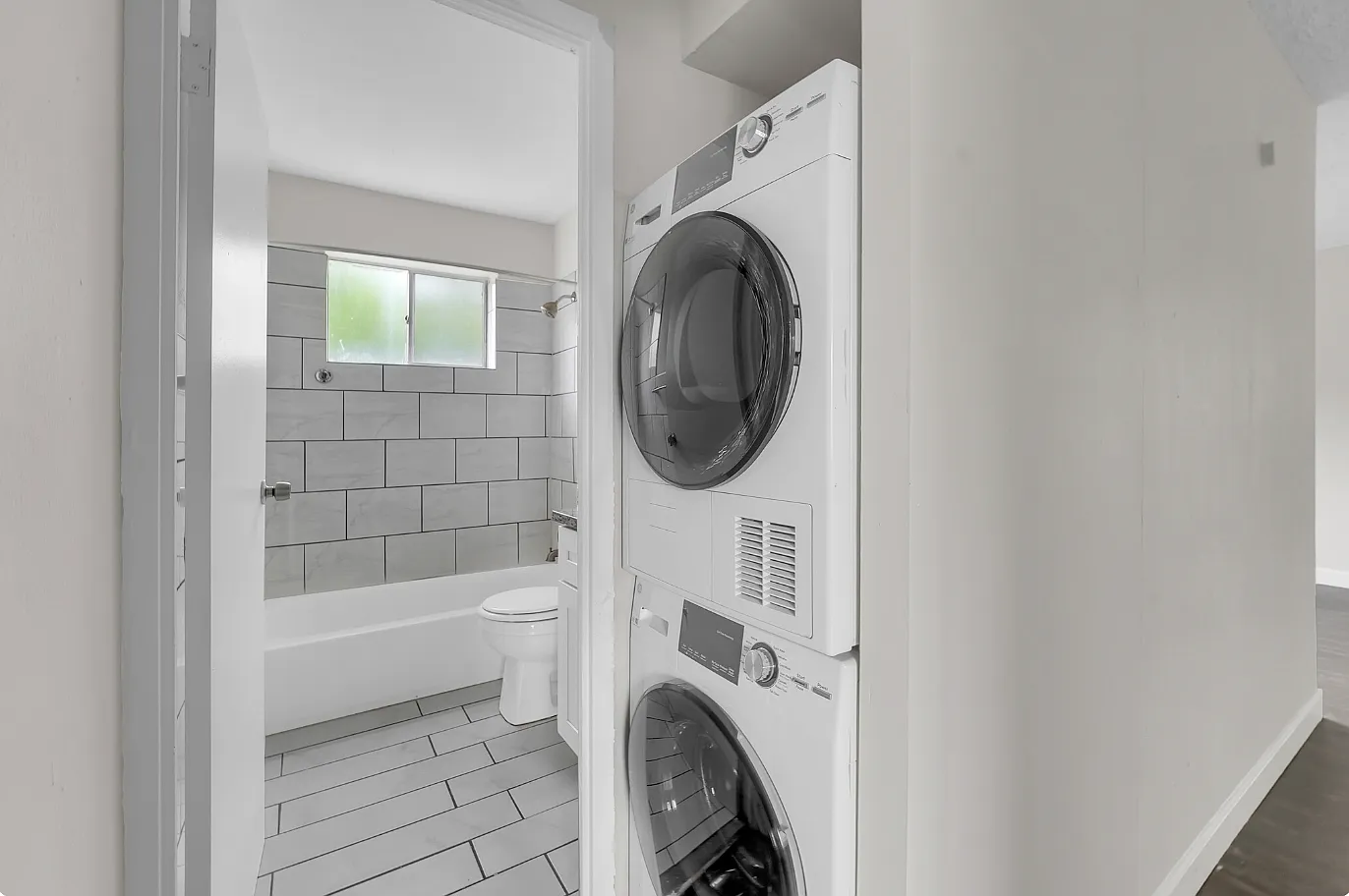 Oasis Apartments — Photo 1
