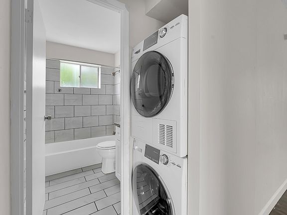 2nd image of 736 Chamberlain Pl #381df9eeb