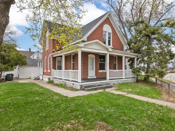 1403 C St SW, Cedar Rapids, IA 52404
