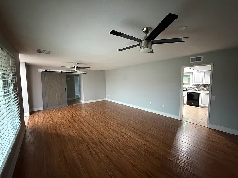 10510 W Willowcreek Cir — Photo 2