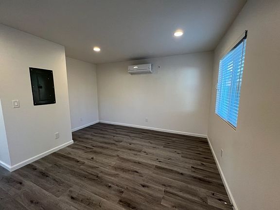 4th image of 103 Biddleford Ct Unit 2