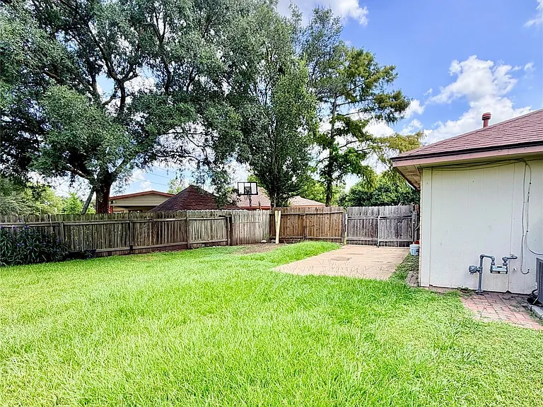 7402 Alegria Dr — Photo 23