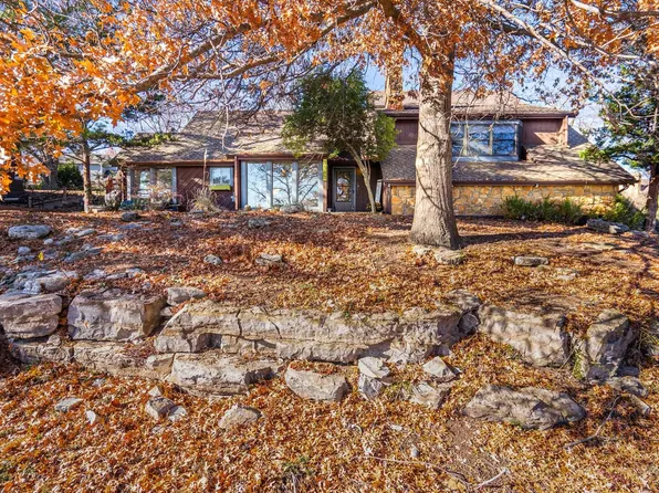 1513 Alvamar Dr, Lawrence, KS 66047