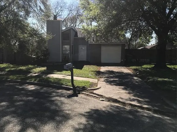 5403 Carousel Cir, Baytown, TX 77521