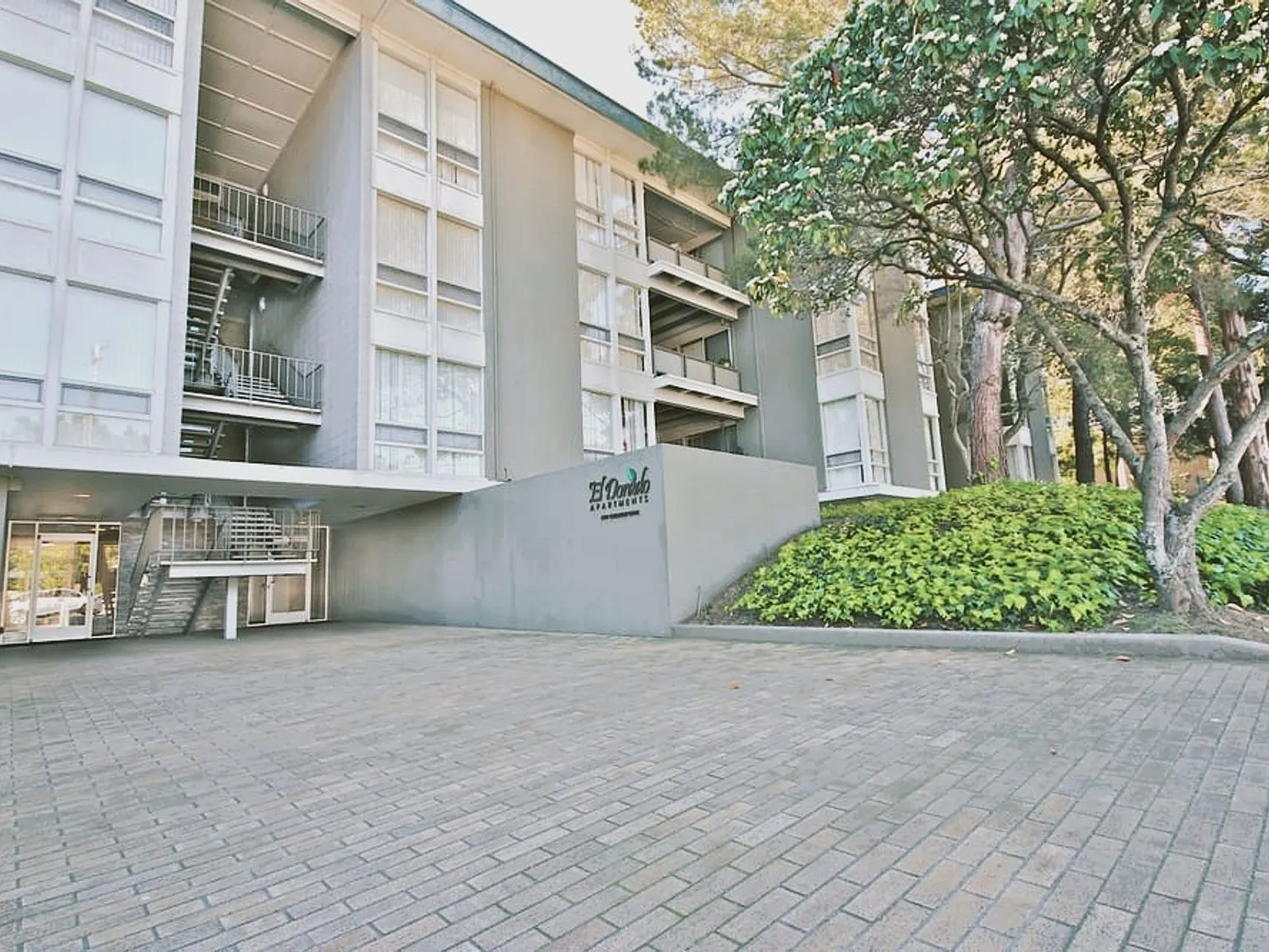 Modern Peninsula Living Across from Carlmont Village — Photo 1