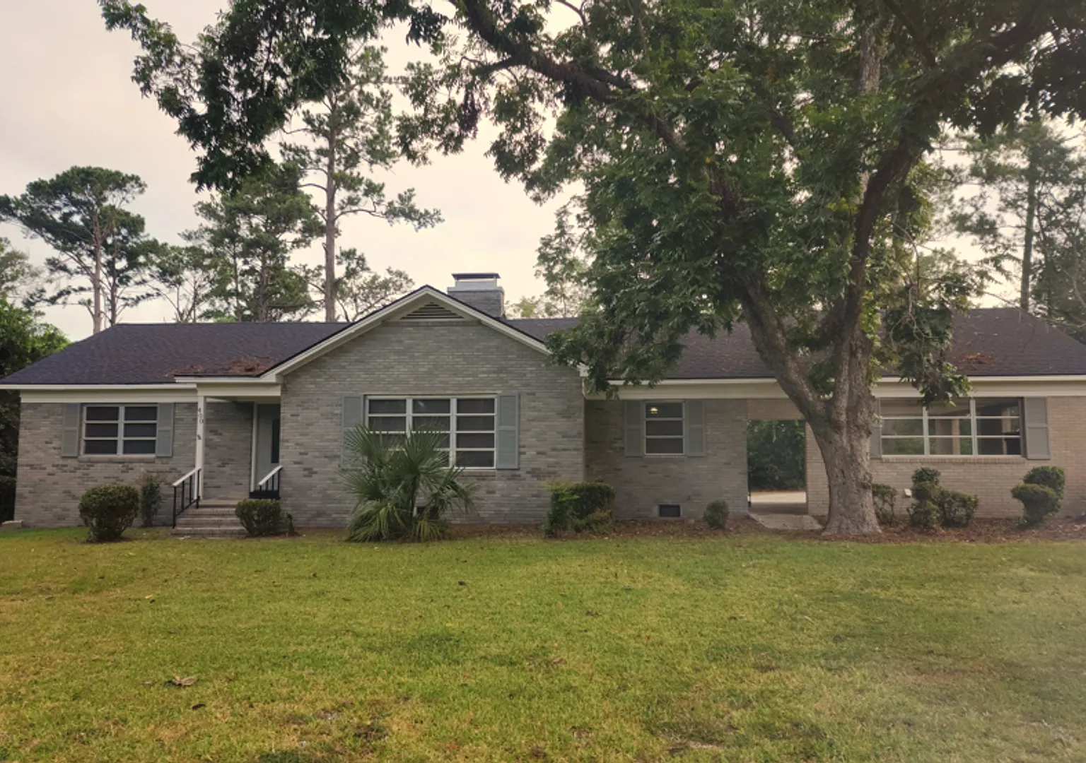 Spacious 3-Bedroom Brick Home with Fireplace and Wood Floors in Valdosta — Photo 1