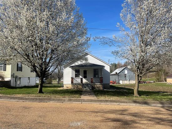 423 E 12th St, Hermann, MO 65041
