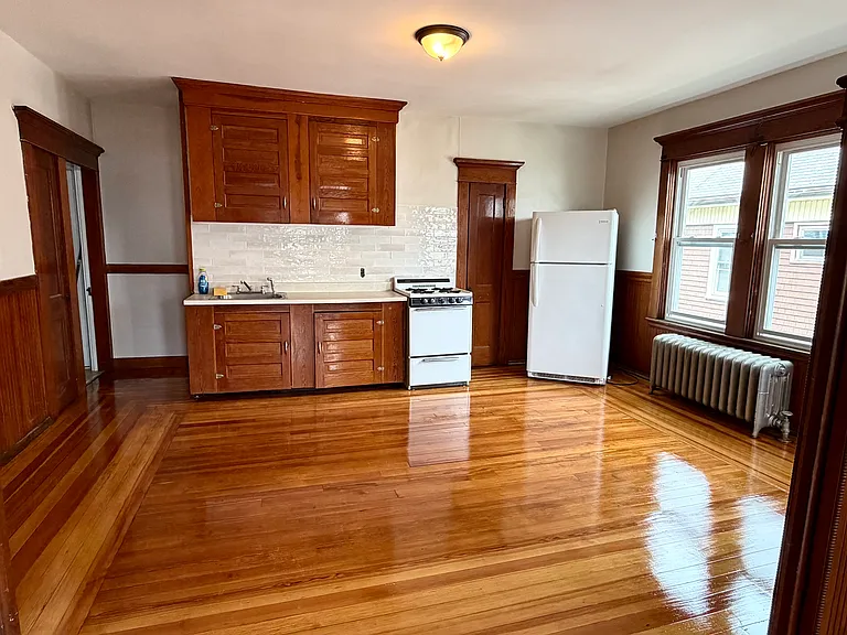 119-121 Perry St #2 — Photo 2