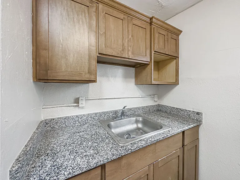 809 N Virginia St — Photo 15