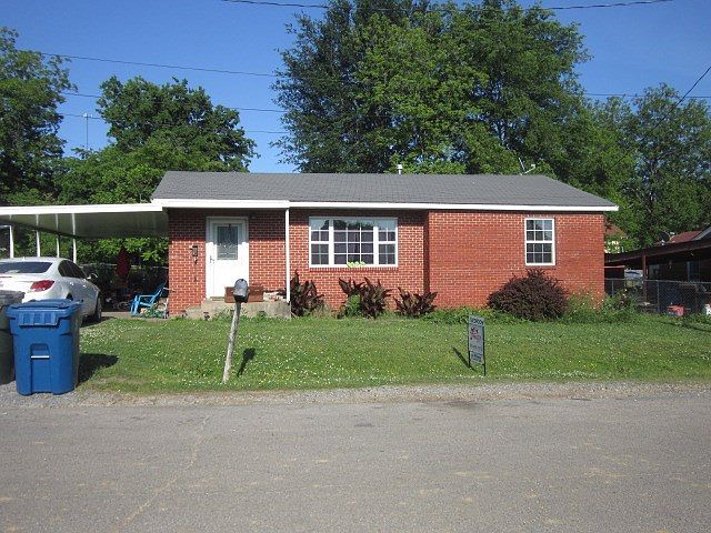 2nd image of 402 NW 2nd St
