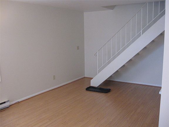 3rd image of 22 Arrowhead Way N