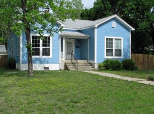 1304 N Park St, Kerrville, TX 78028