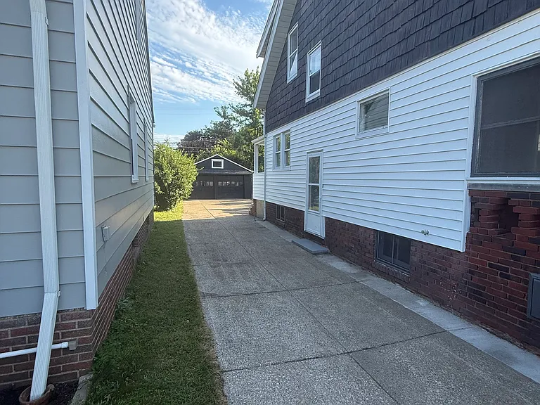 8214 Essen Ave — Photo 16