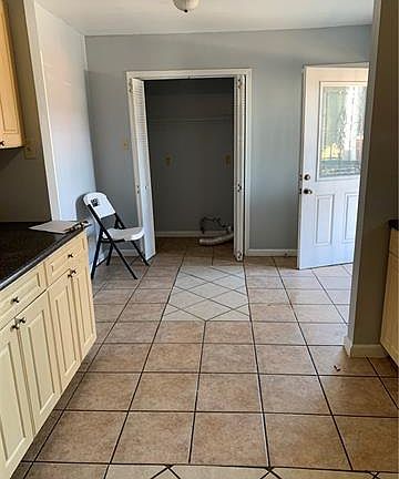 5th image of 2433 Prentiss Ave