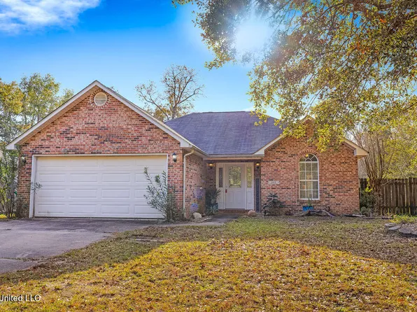 1021 Magnolia St, Ocean Springs, MS 39564