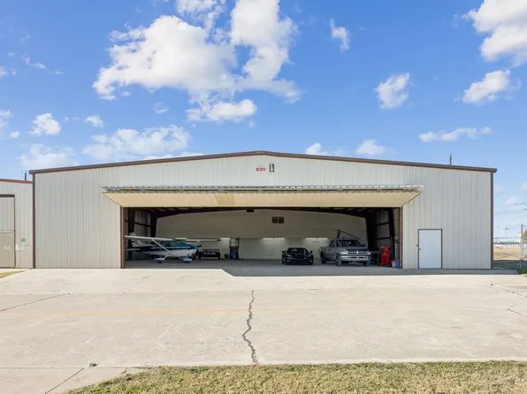 930 Aviator Dr, Fort Worth, TX 76179