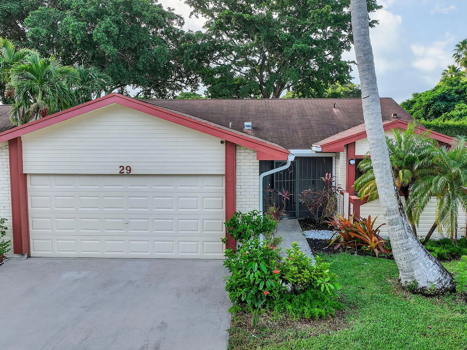4 bed, 2.0 bath, 1419 sqft, $3,395 — Photo 3
