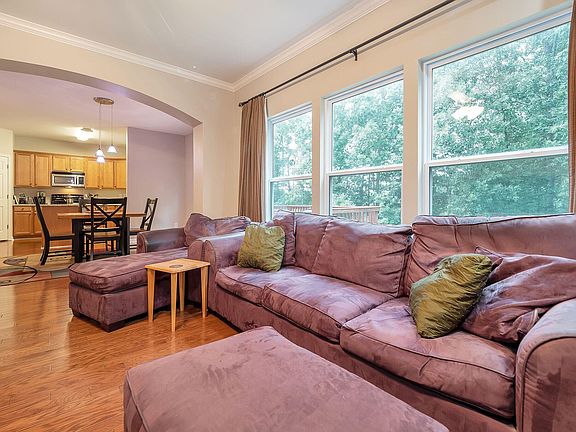 5th image of 4011 Fairway Cir