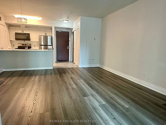 3rd image of 234 Rideau St #506