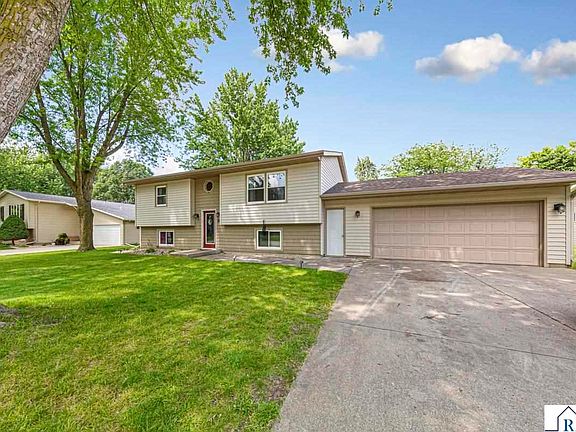 2nd image of 220 Connie Ln