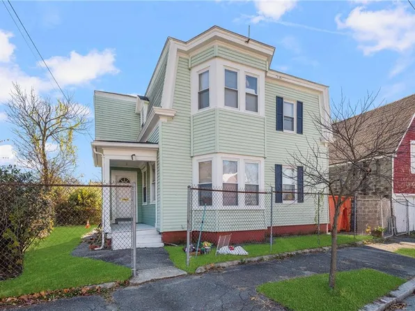 90 Stanwood St, Providence, RI 02907