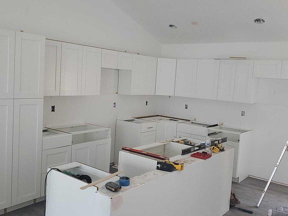 3rd image of 3129 Greenway Dr