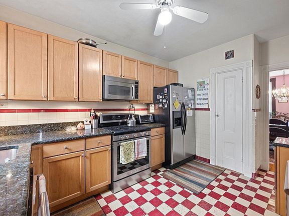 4th image of 61 Central St