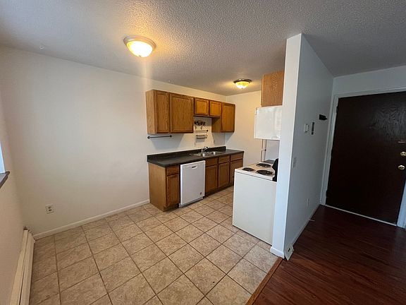 2nd image of 1441 Marshall St NE APT 102