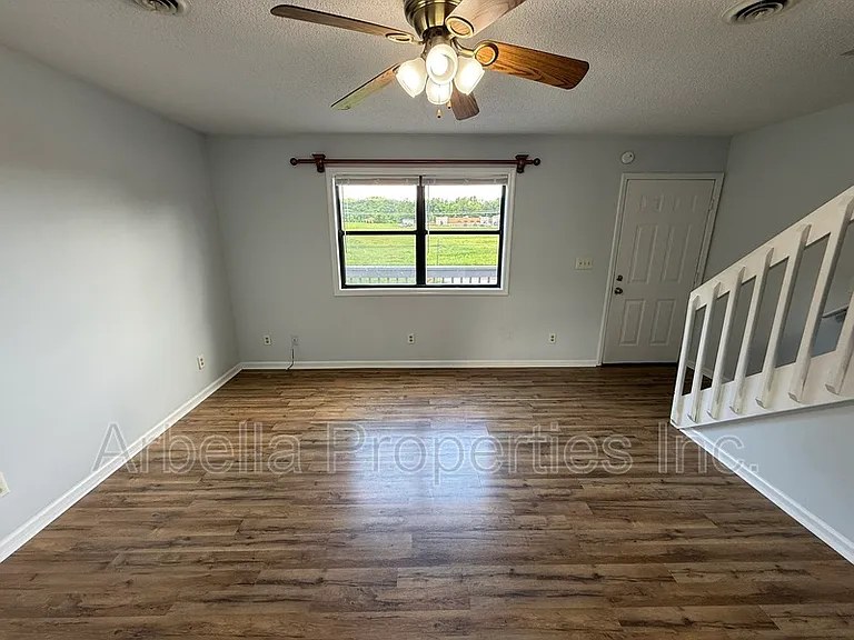 390 Erwin Hwy #2 — Photo 4
