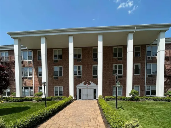 55 Lenox Road #3U, Rockville Centre, NY 11570