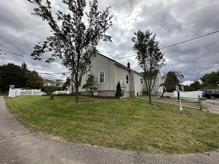 1114 Old Freehold Rd — Photo 36