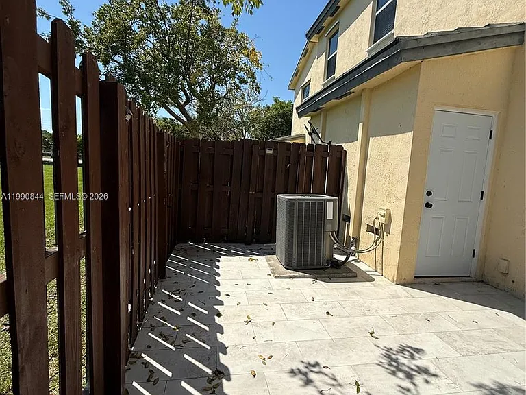 134 SE 28th Ter #6 — Photo 27