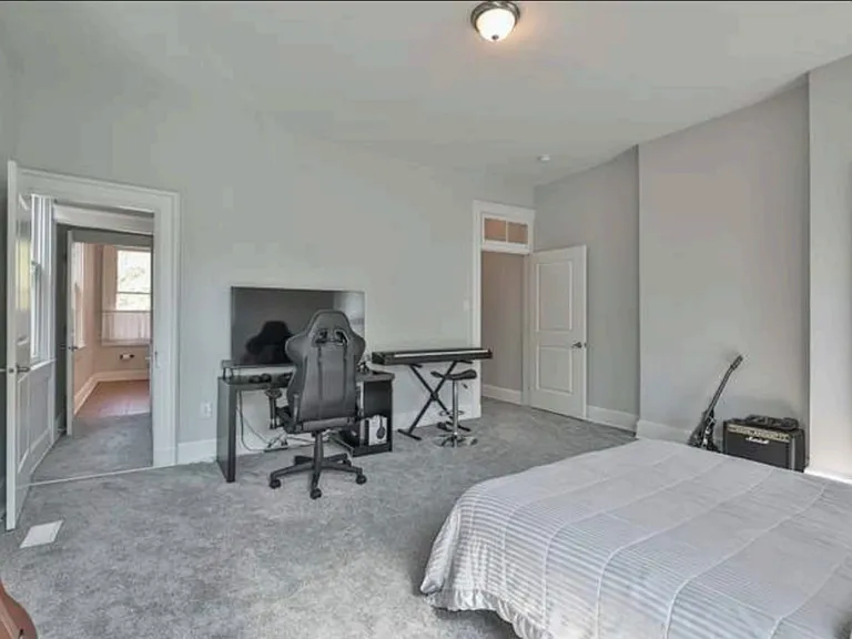 2281 Loth St — Photo 7