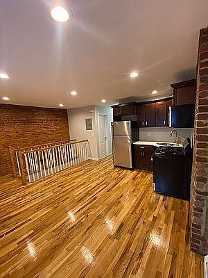 2nd image of 617 Bainbridge St #1
