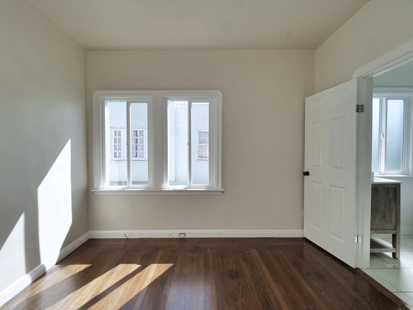Charming 3 bedroom 2 bathroom home available — Photo 3