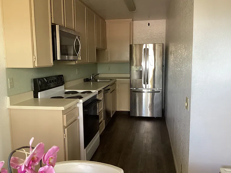 2820 N Arcadia Ct #B200 — Photo 6
