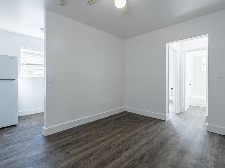 Miami Central Apartments — Photo 4