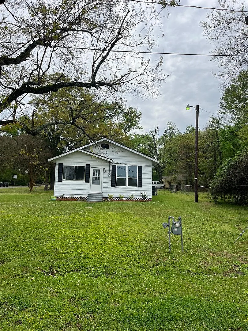 7703 Lotus Ln — Photo 1