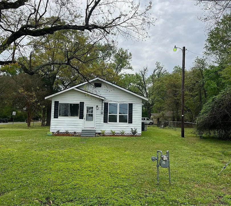 7703 Lotus Ln