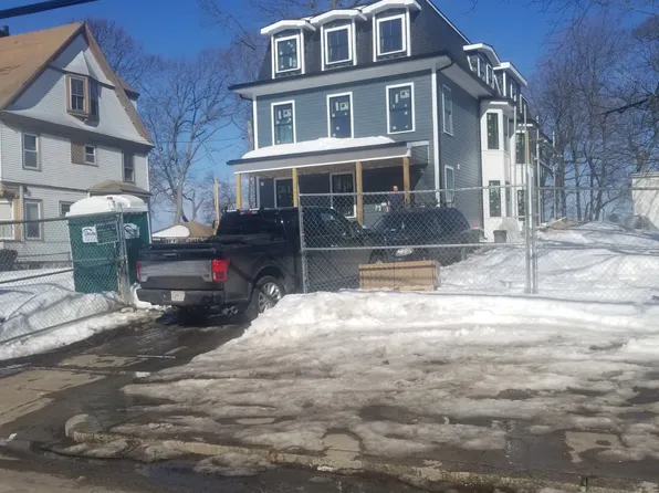 54 Oak St Floor 3, Hyde Park, MA 02136